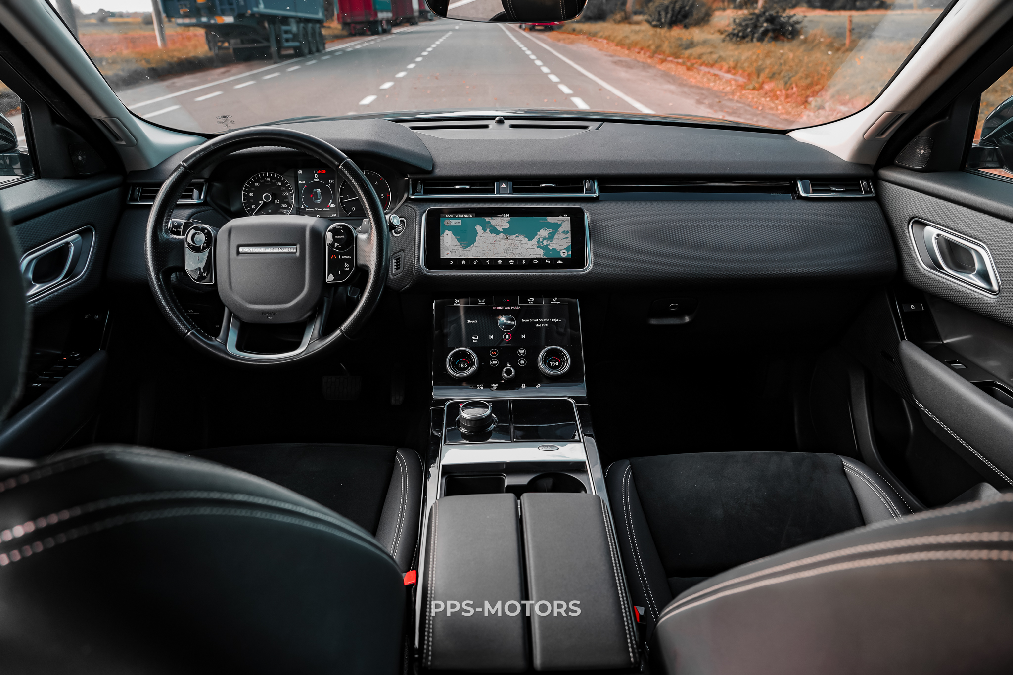 Land Rover RANGE ROVER VELAR photo 19