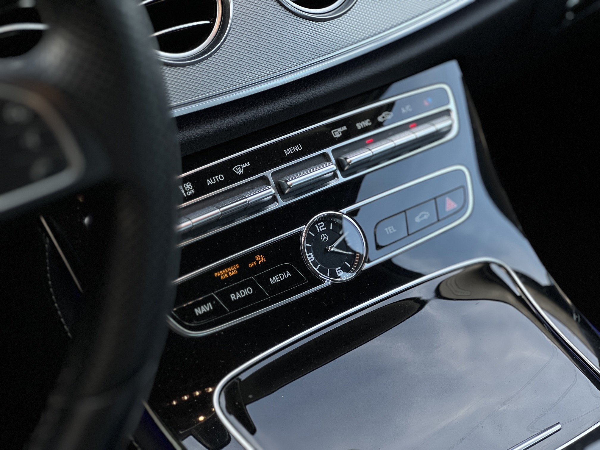 Mercedes Benz E200 SEDAN photo 29