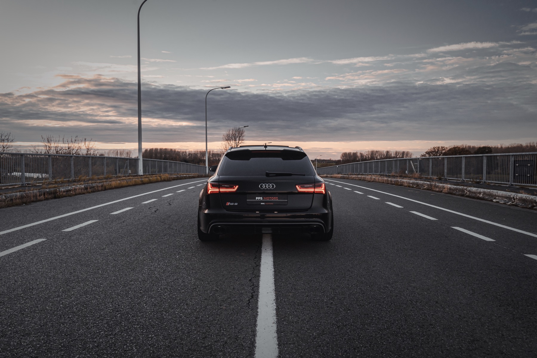 Audi RS6 4.0 V8 QUATTRO AKRAPOVIC photo 21