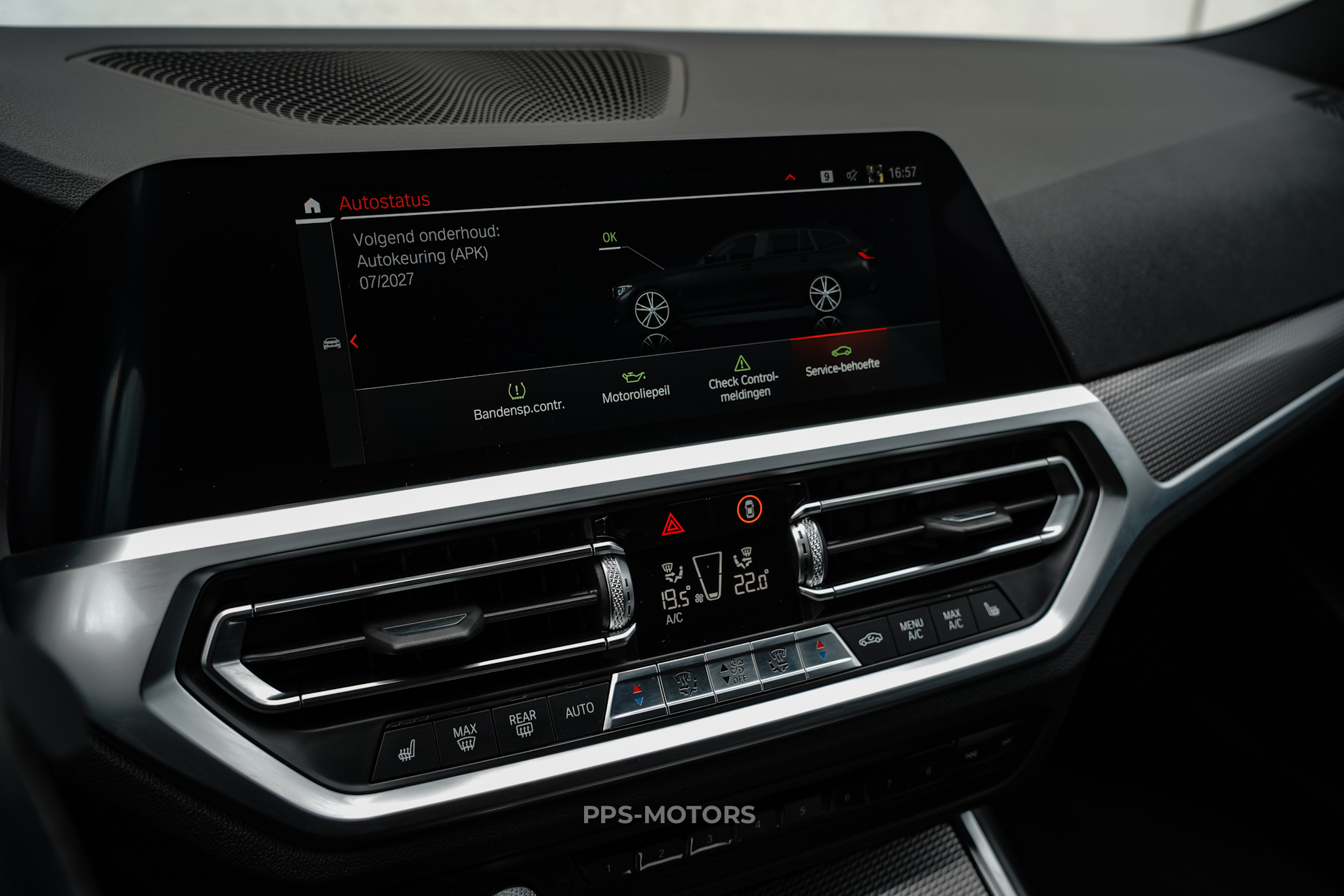BMW M340i xDrive photo 24