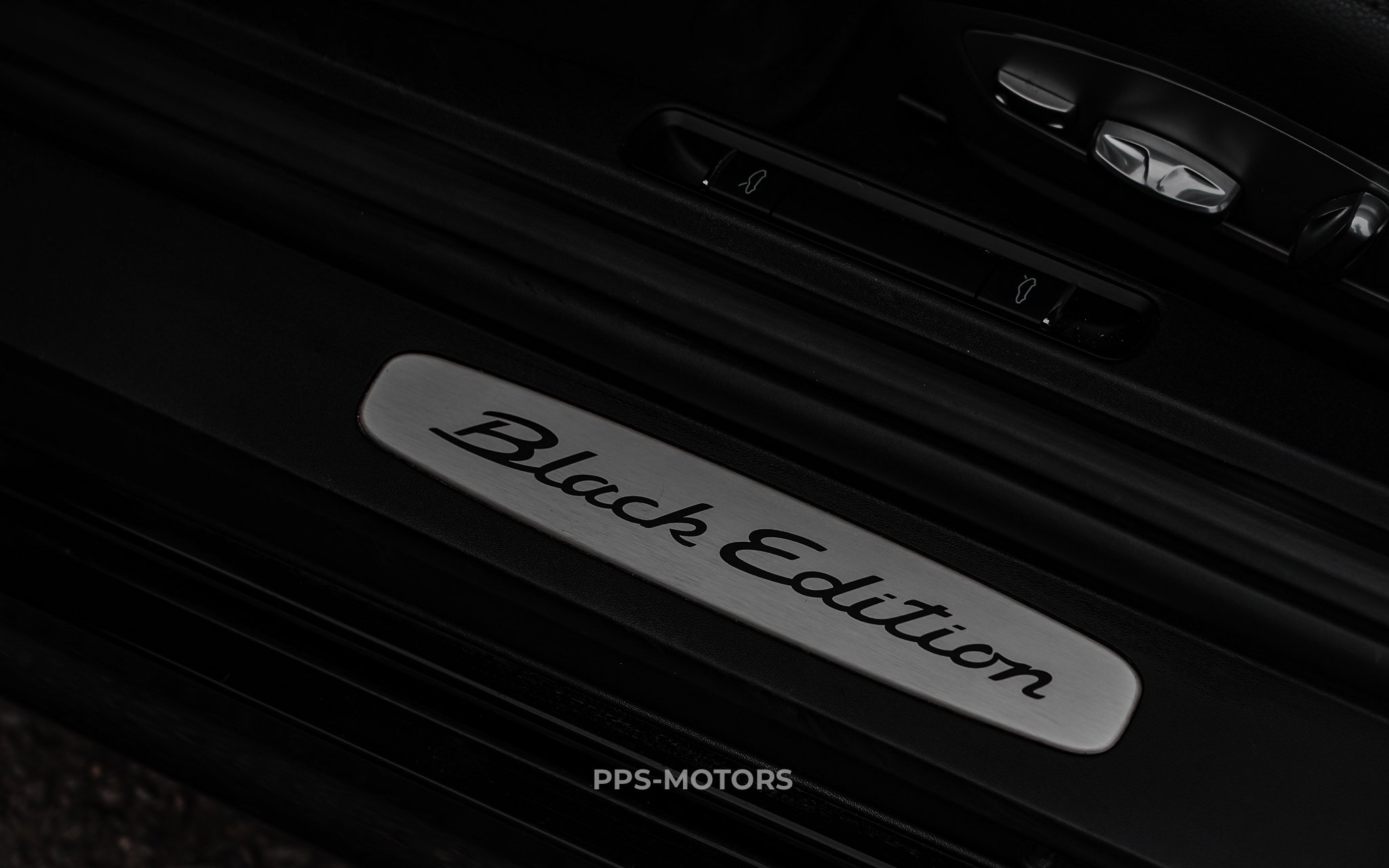 Porsche CAYMAN 2.7i PDK BLACK EDITION photo 17
