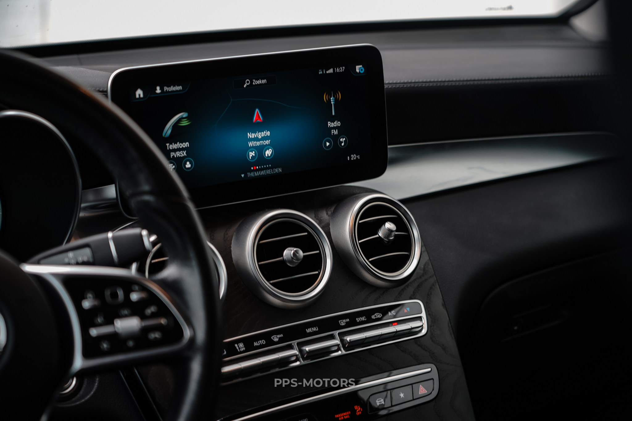 Mercedes Benz GLC 200 4-MATIC photo 15