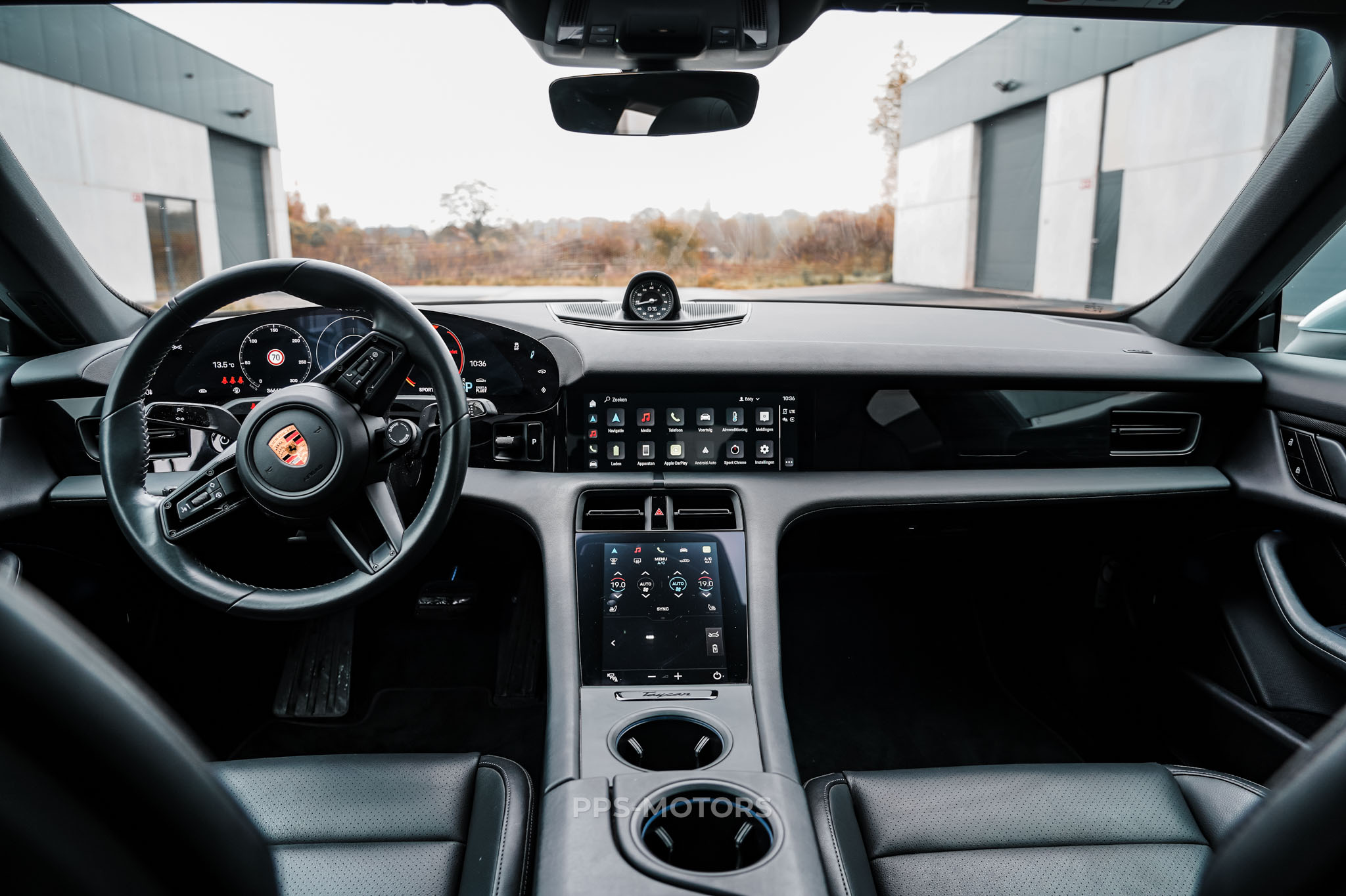Porsche TAYCAN 4S SPORTDESIGN photo 14