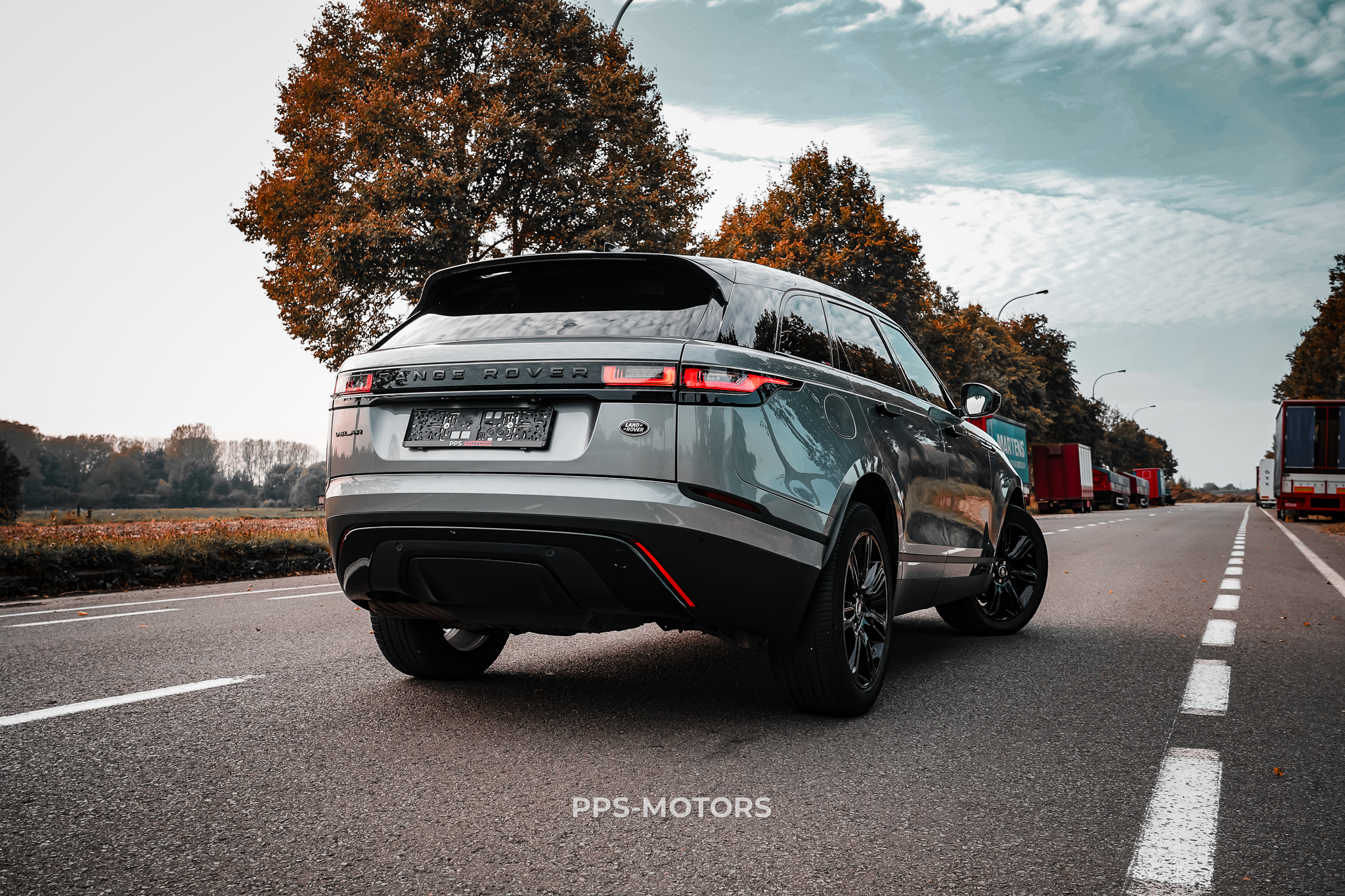 Land Rover RANGE ROVER VELAR photo 2