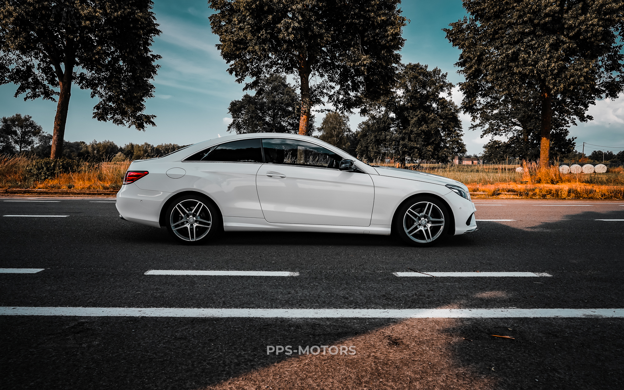 Mercedes Benz E220 COUPÉ photo 3