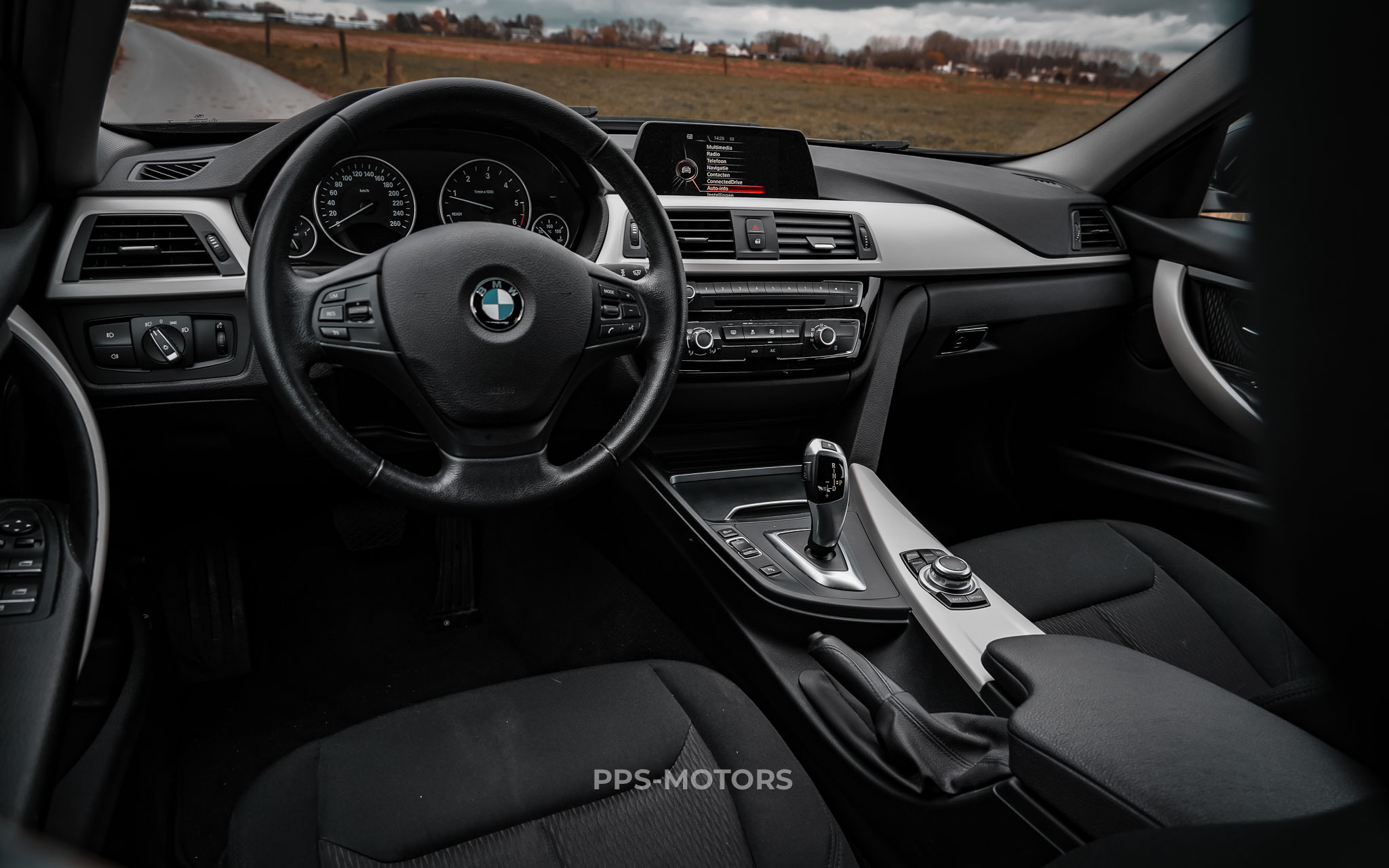 BMW 318dA F31 TOURING photo 12