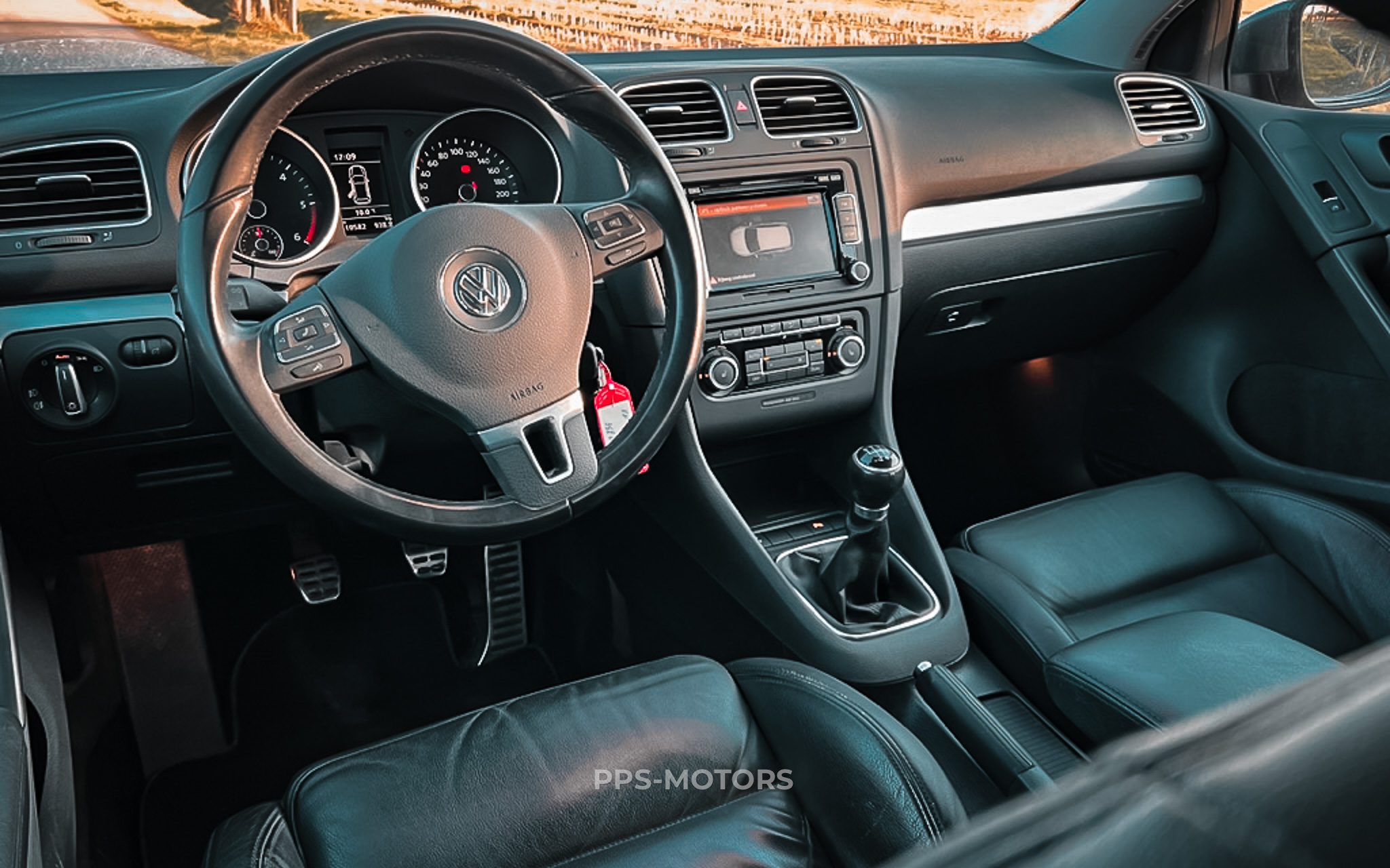 Volkswagen GOLF VI 2.0 TDI R-LINE photo 8