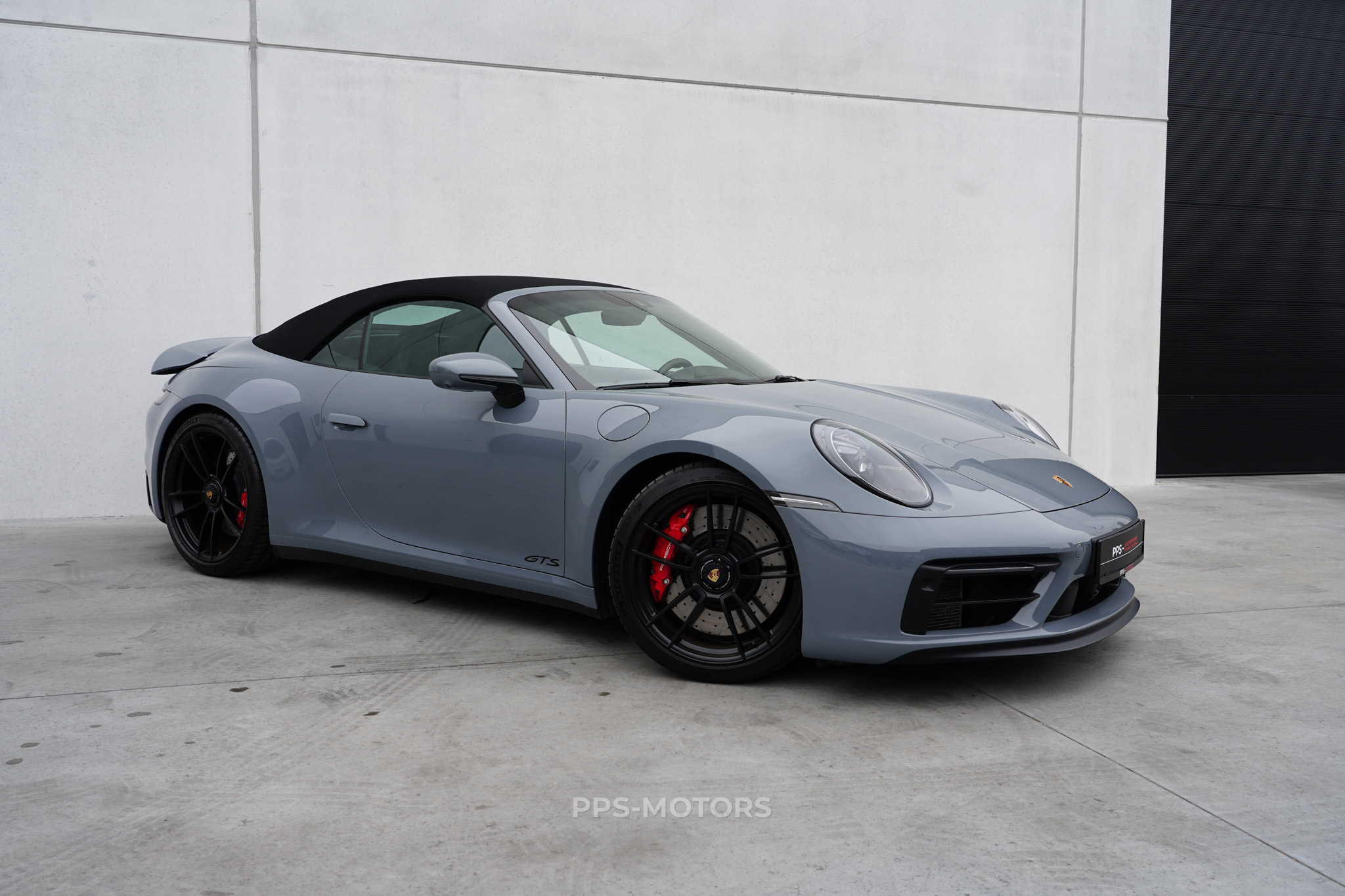 Porsche 992 CARRERA CABRIO 4 GTS photo 16