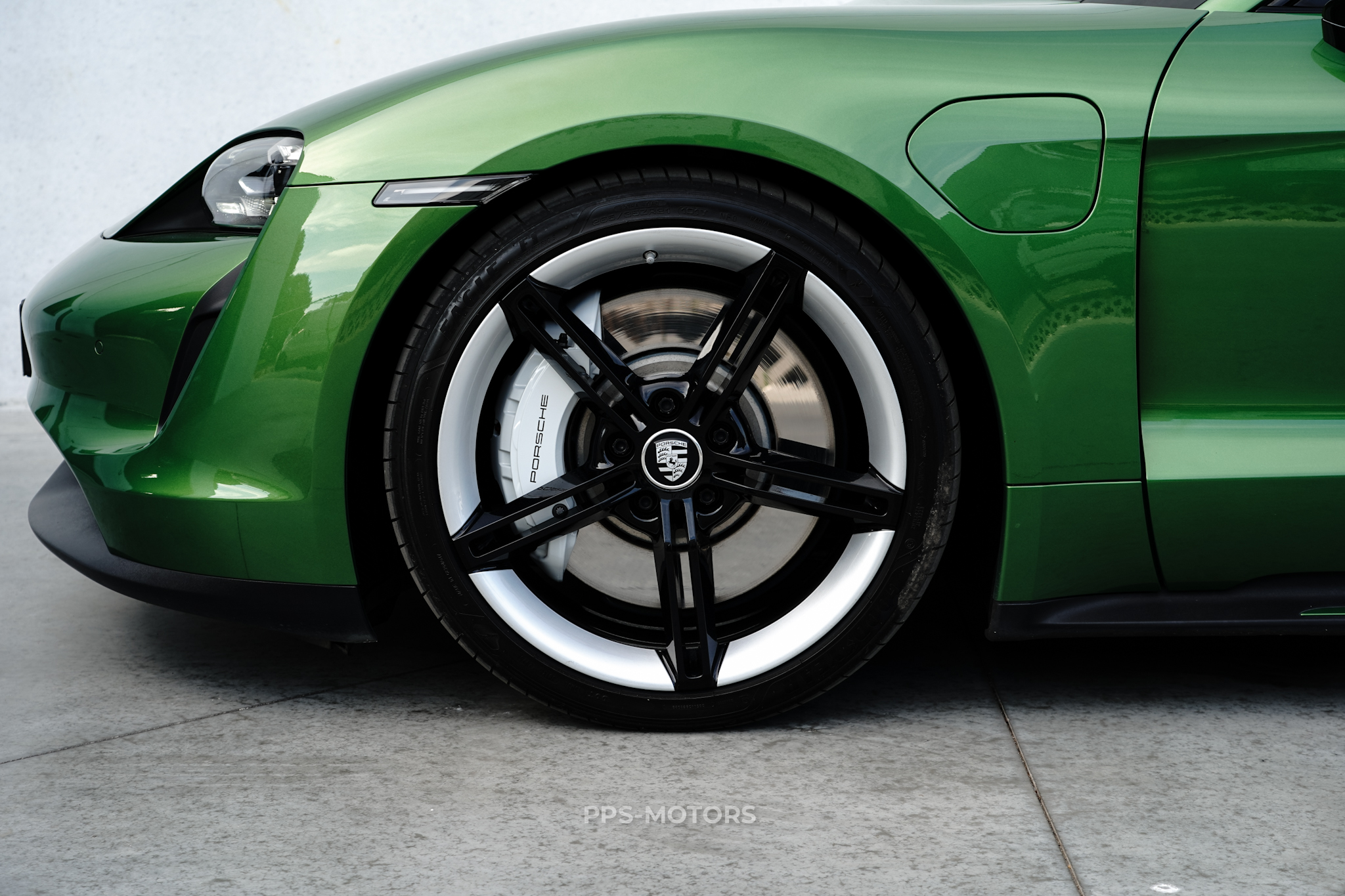 Porsche TAYCAN 4S photo 32