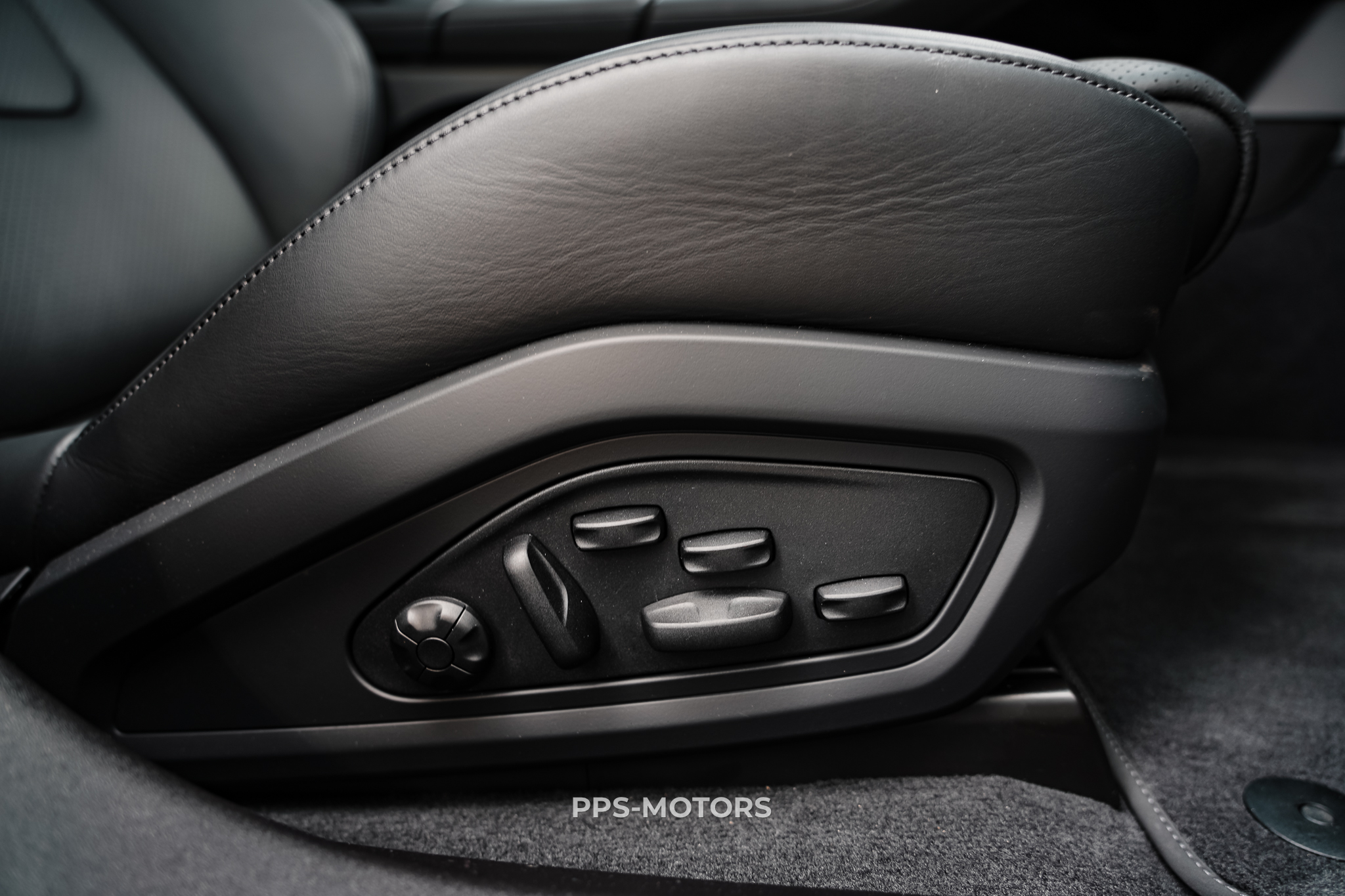Porsche TAYCAN TURBO NEW! photo 54