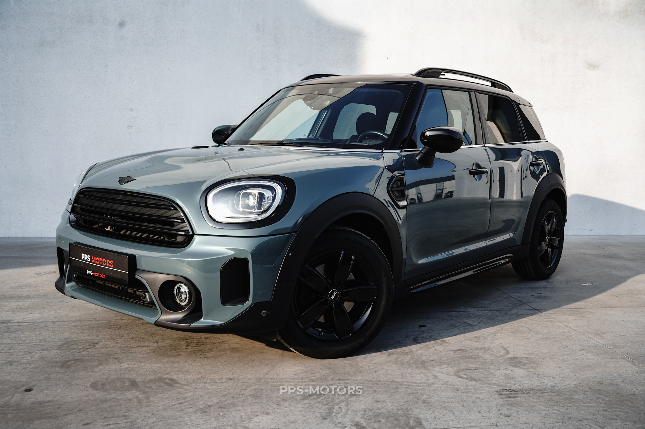 MINI COOPER COUNTRYMAN photo 1