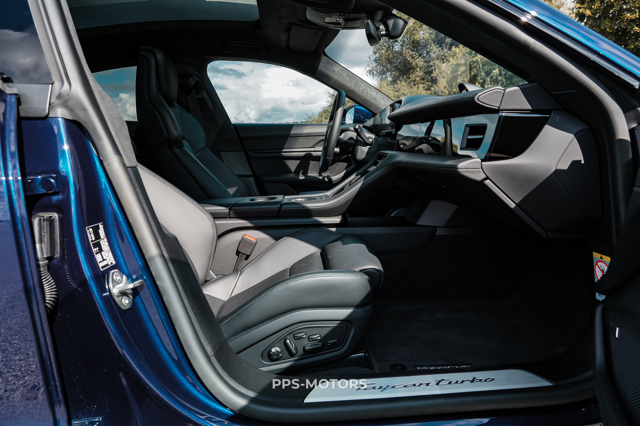 Porsche TAYCAN TURBO NEW! photo 42