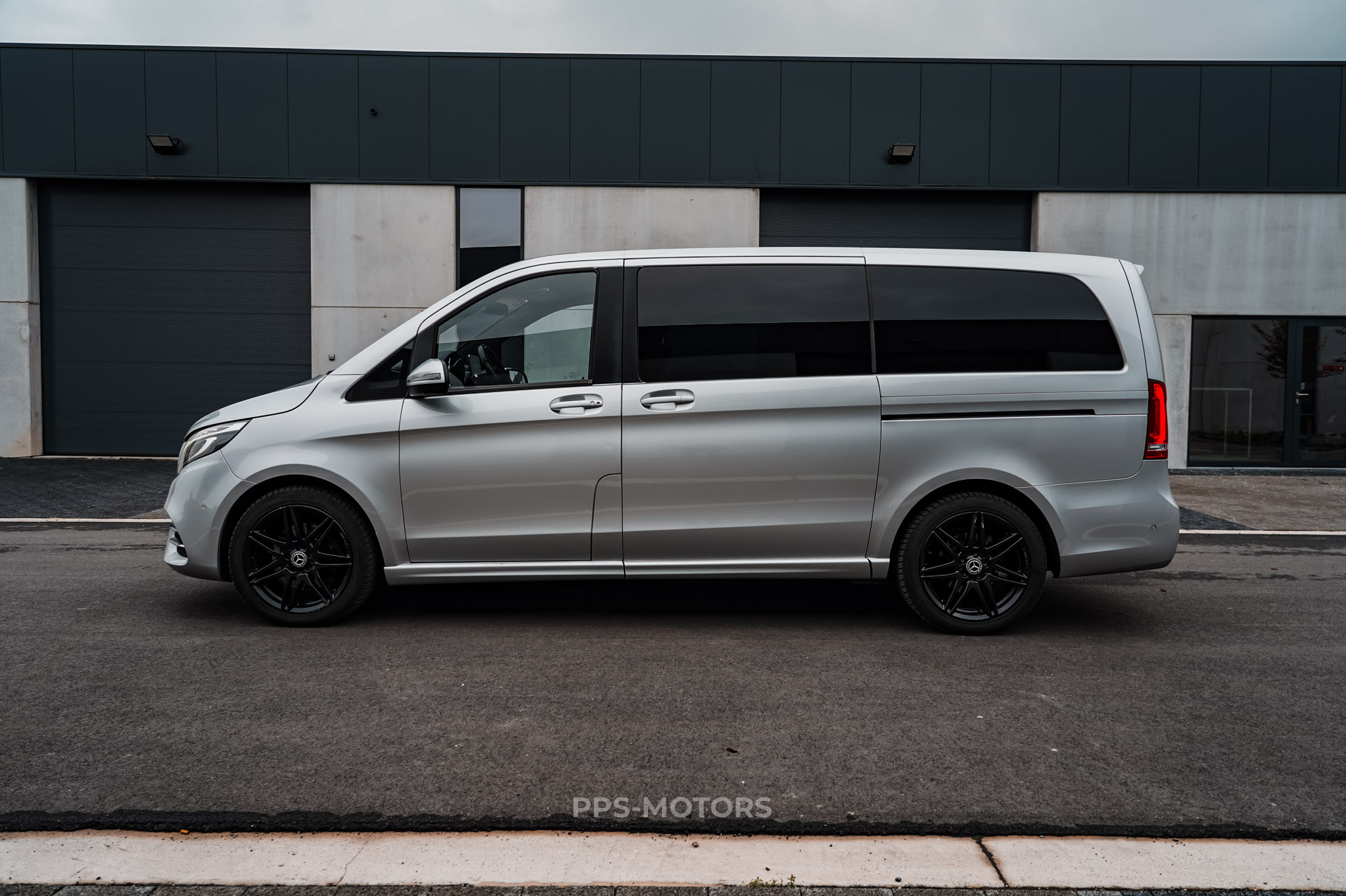 Mercedes Benz V300 4-MATIC AMG PAKKET photo 4