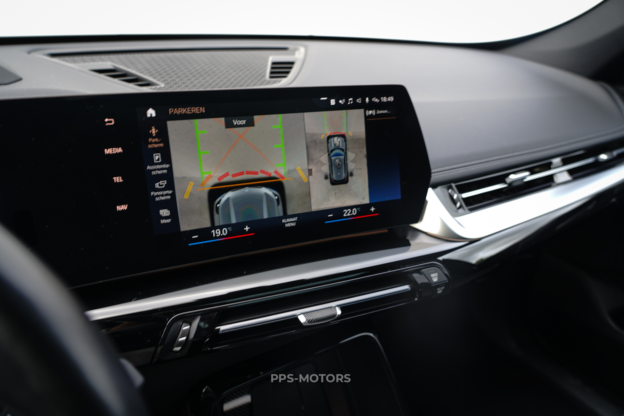 BMW iX1 30e xDrive photo 23