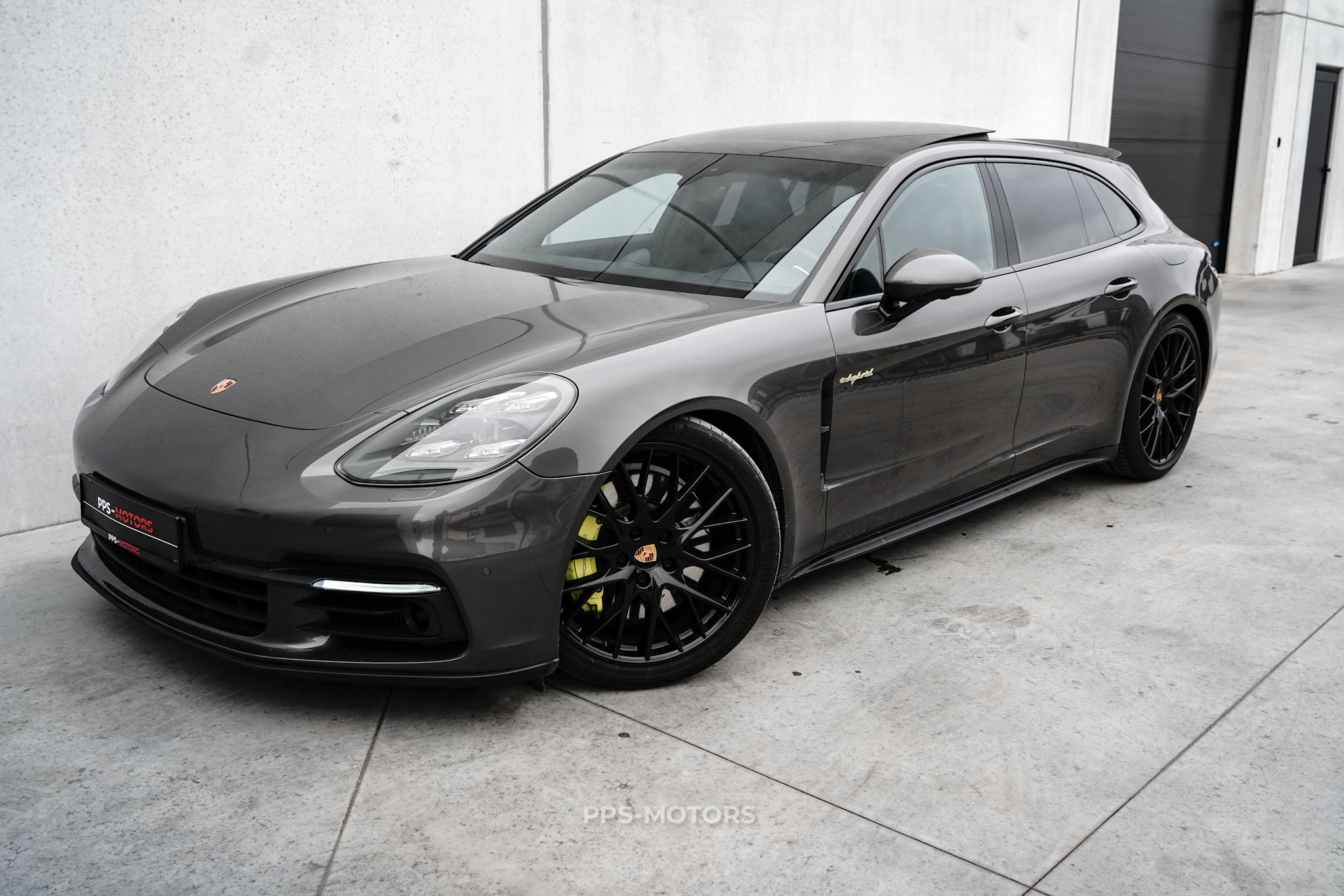 Porsche PANAMERA 4 E-HYBRID photo 2