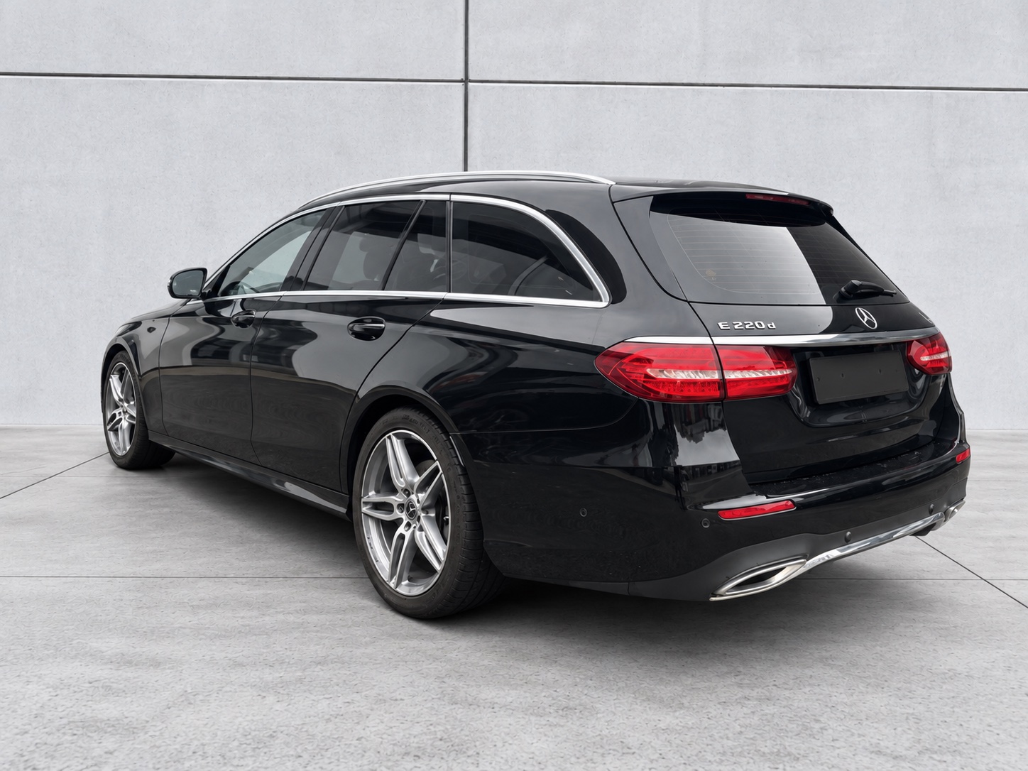 Mercedes Benz E220 AMG PAKKET photo 3