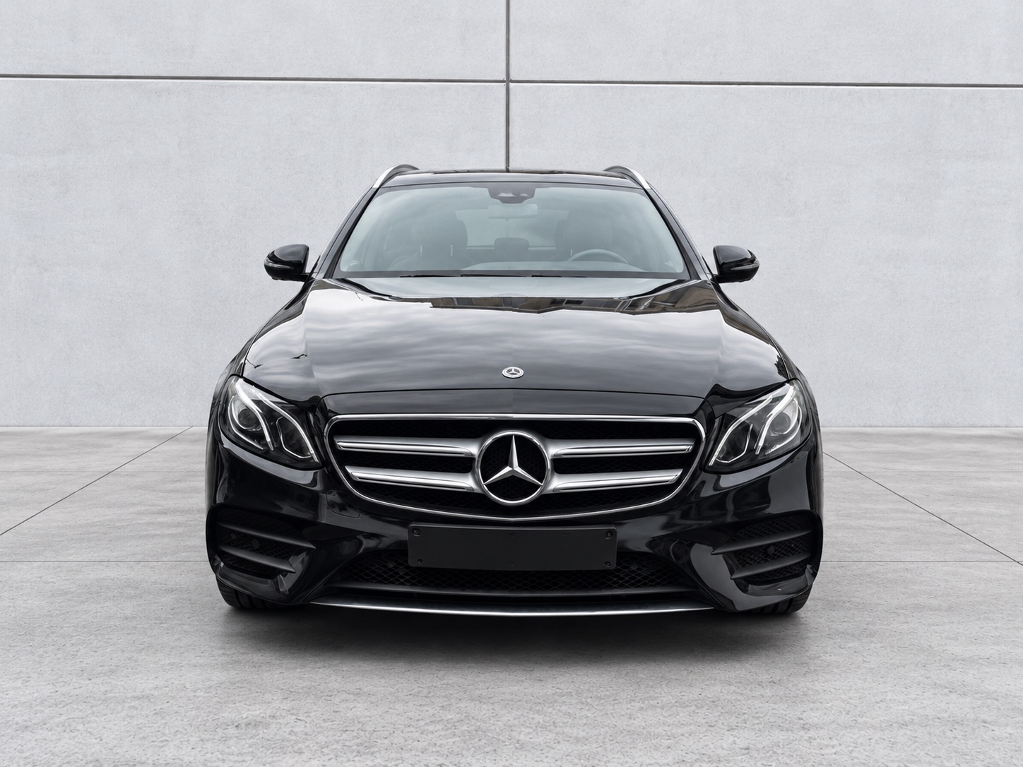 Mercedes Benz E220 AMG PAKKET photo 4